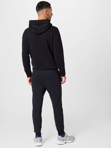 Tapered Pantaloni de la HOLLISTER pe negru