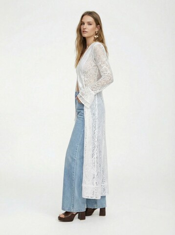 KAVAZI Платье в Белый