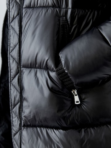 Palton de iarnă de la OUI pe negru