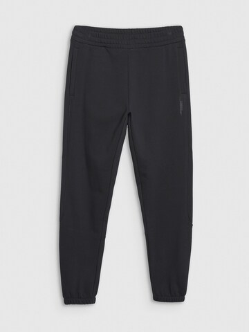 Tapered Pantaloni sportivi di 4F in nero: frontale