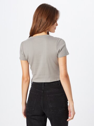 Cotton On - Camiseta en gris