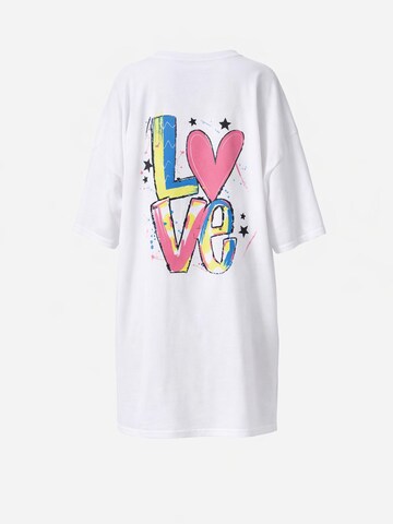 Worldclassca Oversized Shirt in White: front