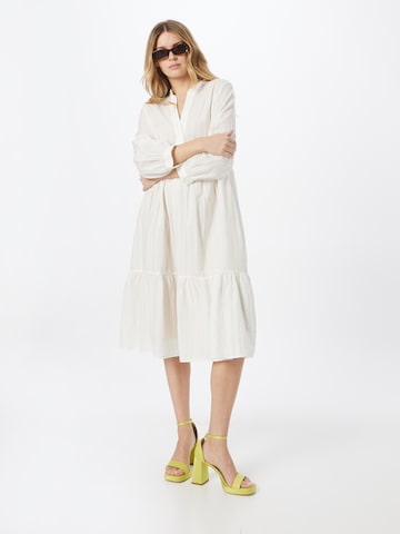 Robe 'SORCHA' DRYKORN en blanc