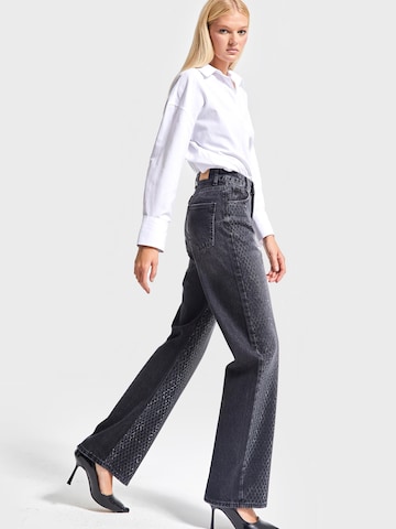 IT'S BASIC Regular Jeans 'EMMA Straight High Rise' in Zwart