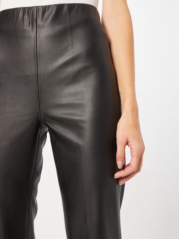 SOAKED IN LUXURY Regular Broek 'Kaylee' in Zwart