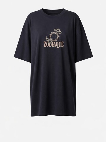 Worldclassca Oversized Shirt in Black: front