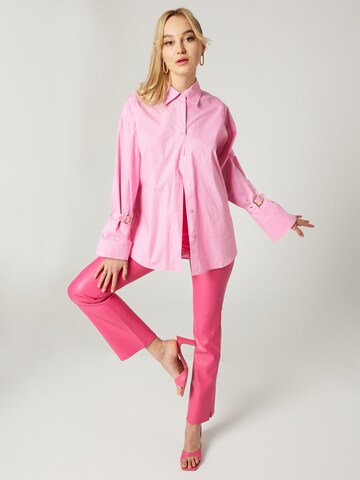 Hoermanseder x About You Blouse 'Cleo' in Roze