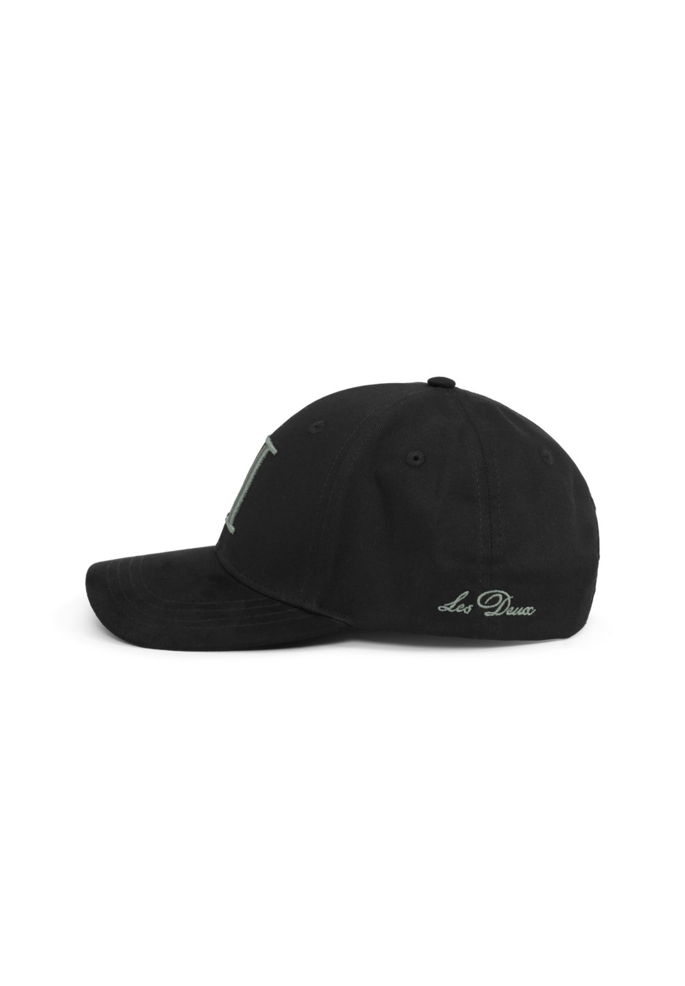 Les Deux Cap in Black: side