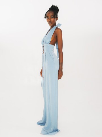 UVIA Jumpsuit 'UVIA Maxi-jumpsuit met open rug, wit, S' i blå
