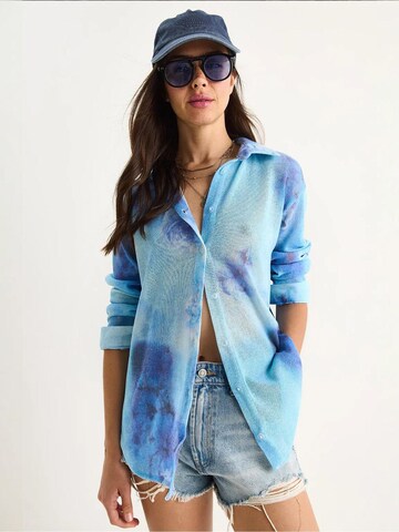 Chemisier Bianco Lucci en bleu : devant