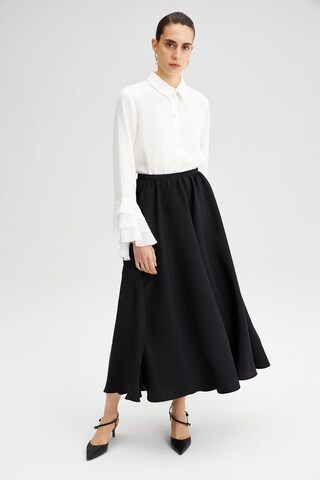Touche Prive Skirt in Black