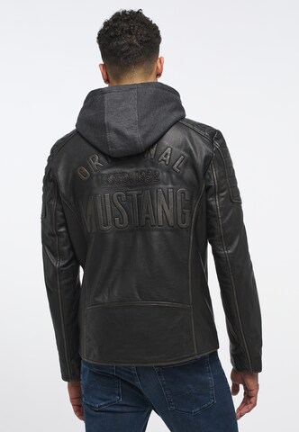 MUSTANG Tussenjas in Zwart