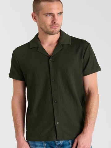 Coupe regular Chemise 'Velab' Le Temps Des Cerises en vert