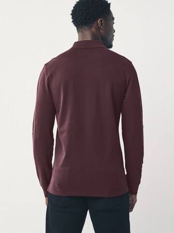 Tricou de la Next pe roșu