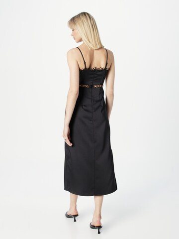 Warehouse - Vestido en negro