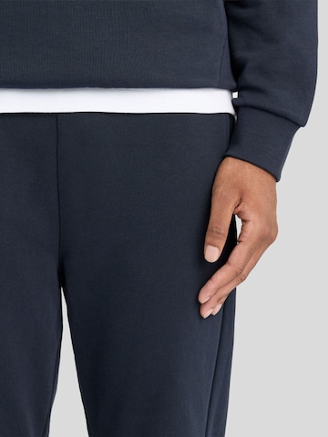 Lyle & Scott Tapered Pants in Blue