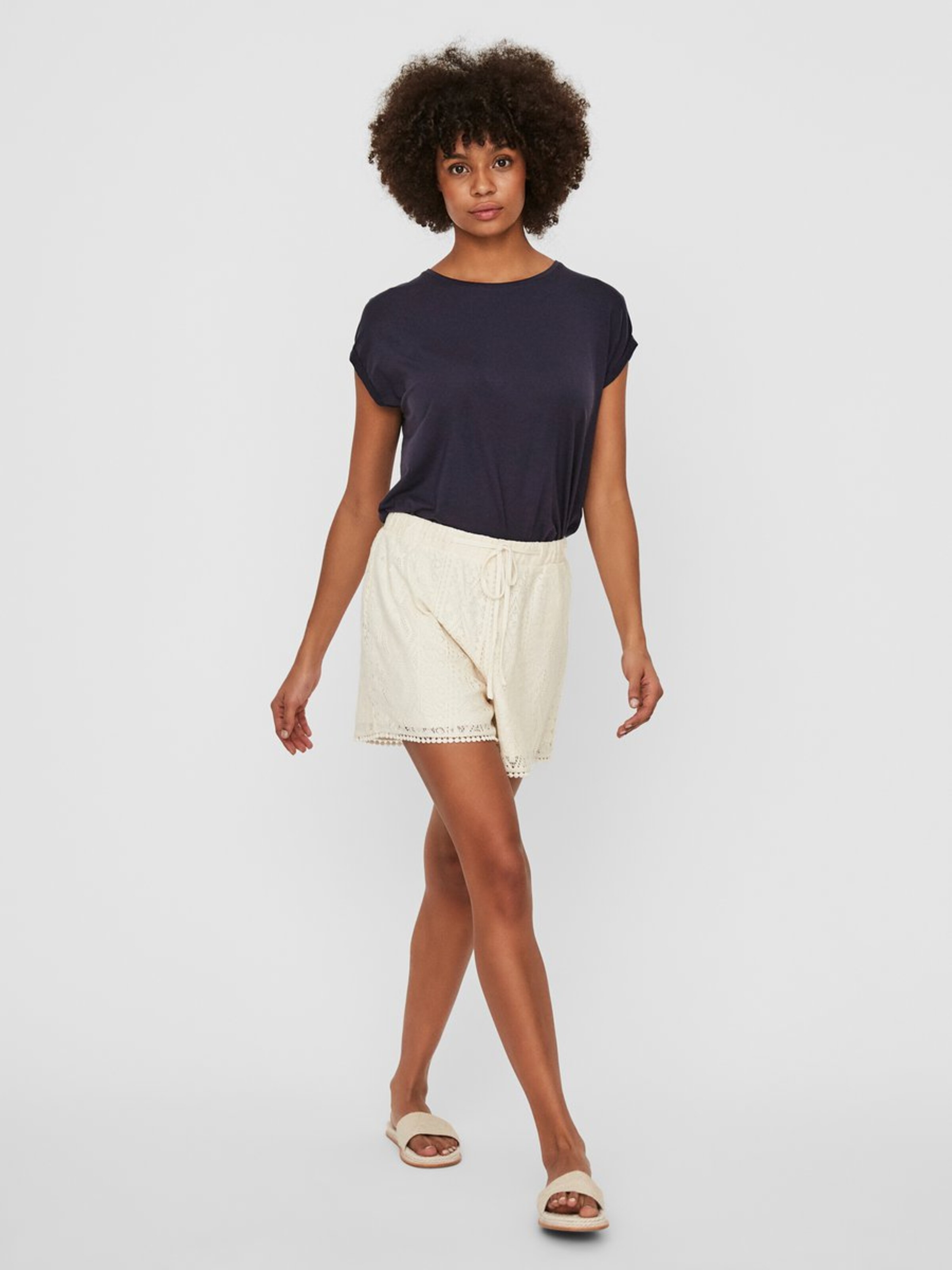Frauen Große Größen VERO MODA Shorts 'Olea' in Creme - VE22364 Frauen Große Größen VERO MODA Shorts 'Olea' in Creme - VE22364