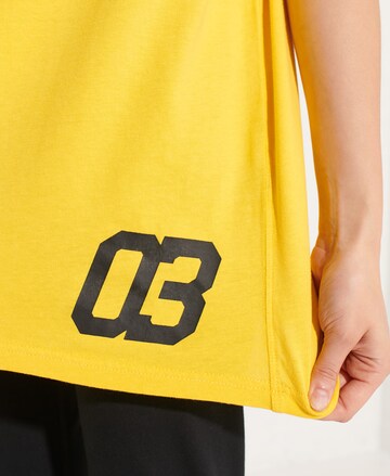 geltona Superdry Marškinėliai 'Strikeout'