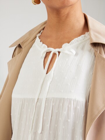 Hailys Pusero 'La44hela' värissä valkoinen