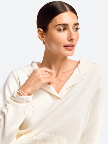 Rich & Royal Sweatshirt in Beige