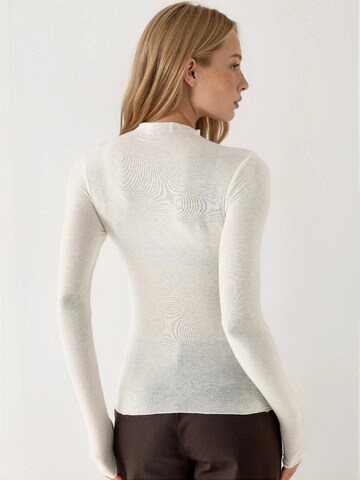 Busem Sweater in White