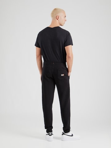 Effilé Pantalon 'Essential' Superdry en noir