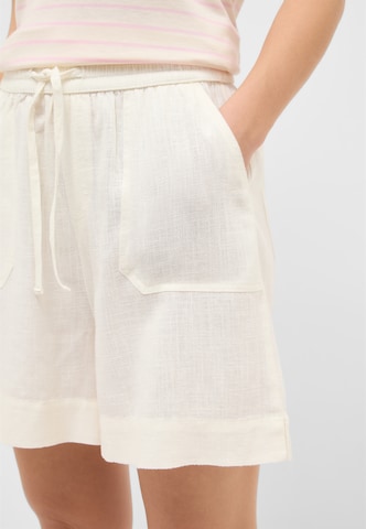 MUSTANG Loose fit Pants ' Style Hilo ' in White