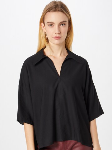 DRYKORN - Blusa 'NAVA' en negro: frente