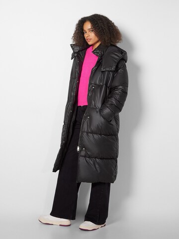 Bershka Winter Coat in Black: front