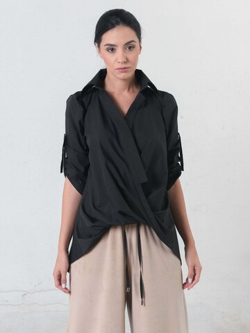 Metamorphoza Shirt in Zwart: voorkant