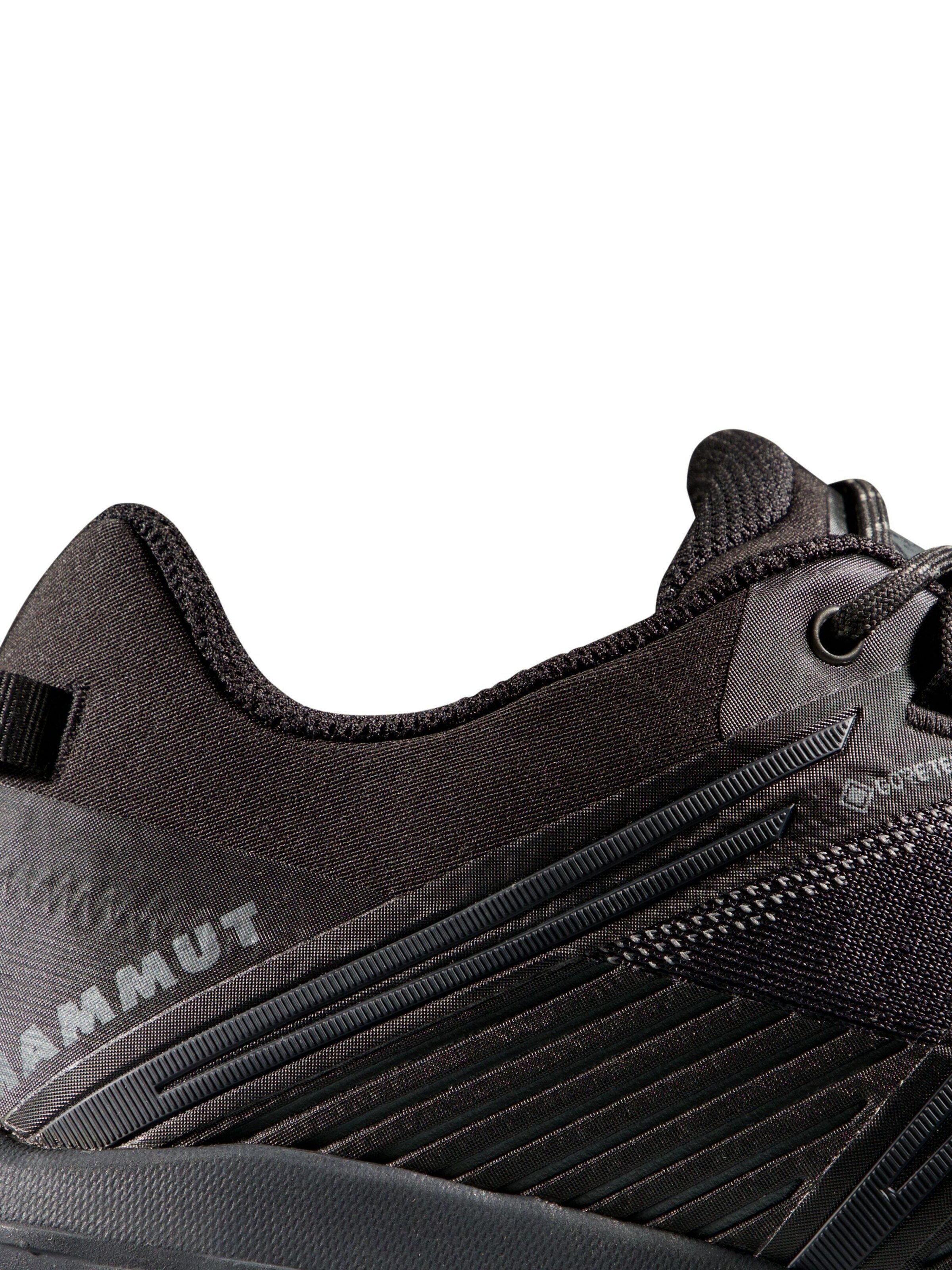 MAMMUT Flats in Black