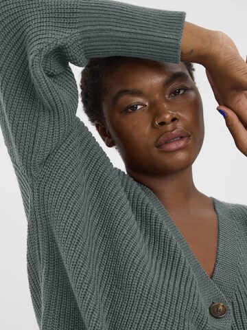 Vero Moda Curve Cardigan 'LEA' i grøn