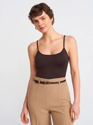 Dilvin Top in Brown: front