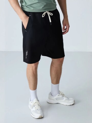 Tommy Life Regular Shorts in Schwarz