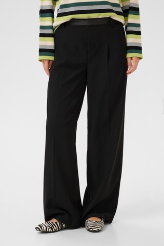 CULTURE Wide leg Pleat-Front Pants 'CUAnnagrethe Clara' in Black: front
