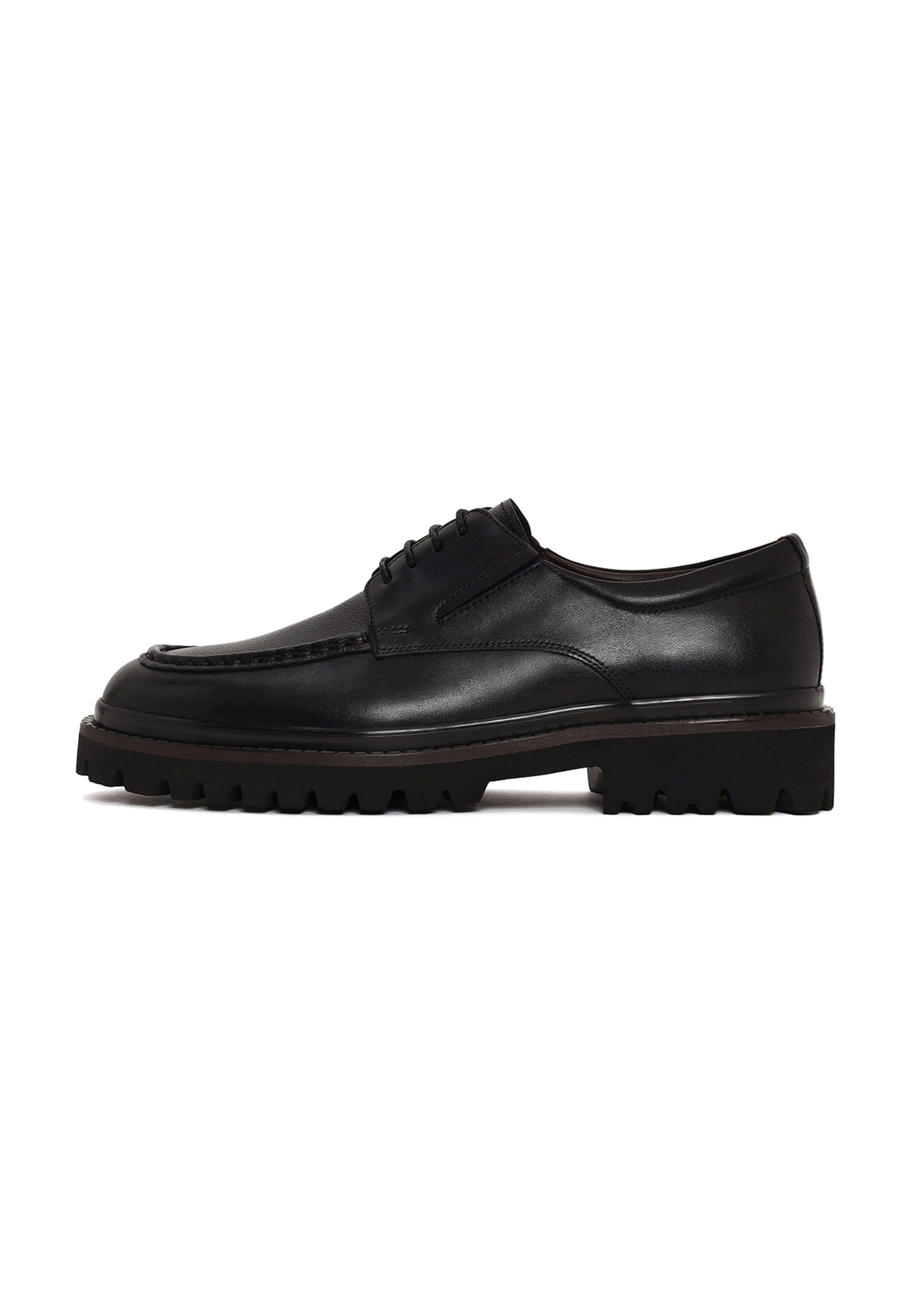 Scarpa stringata di Derimod in nero