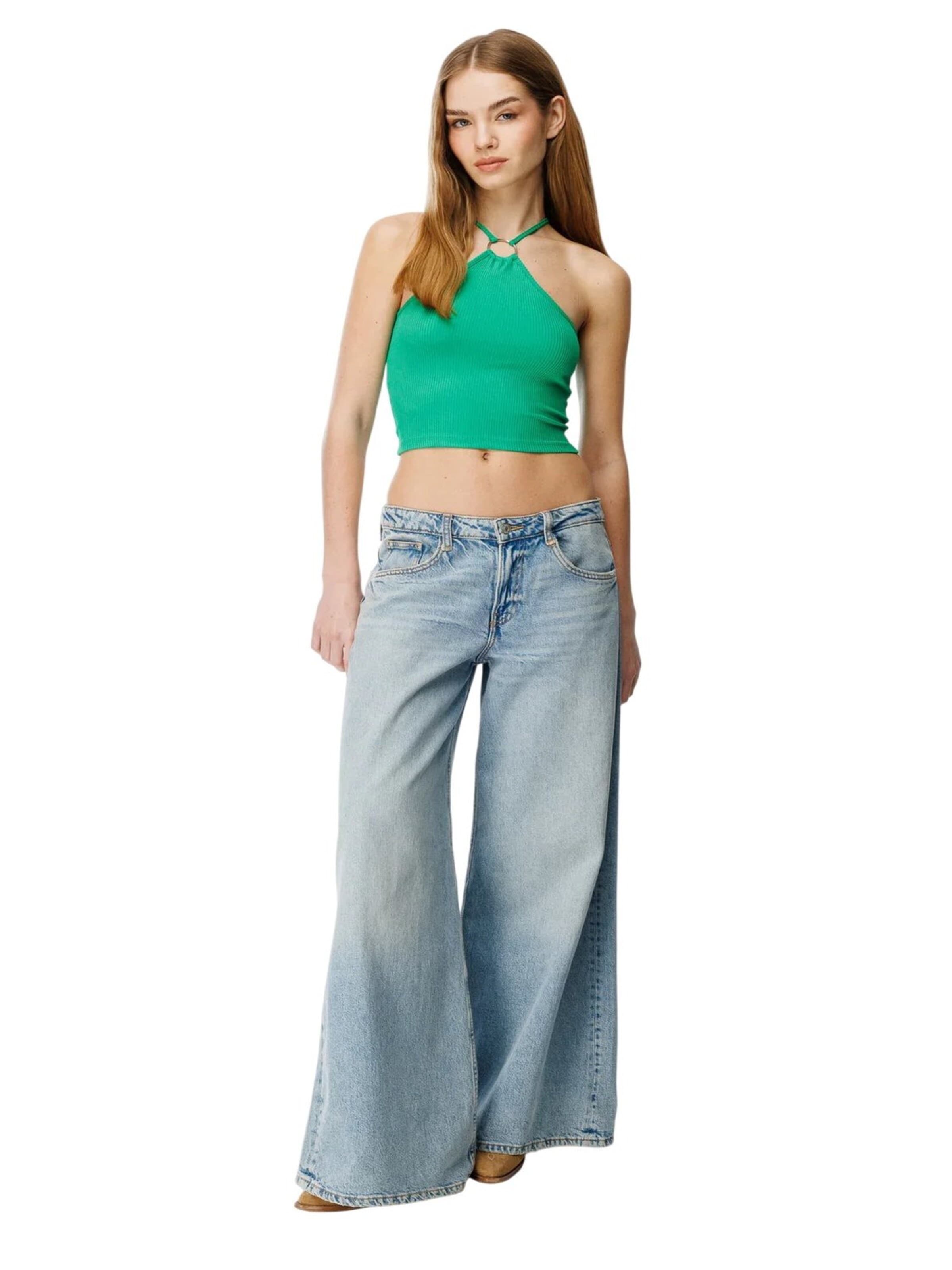Alexa Dash Blouse in Green: front