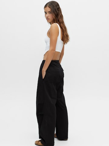 Loosefit Pantaloni de la Pull&Bear pe negru