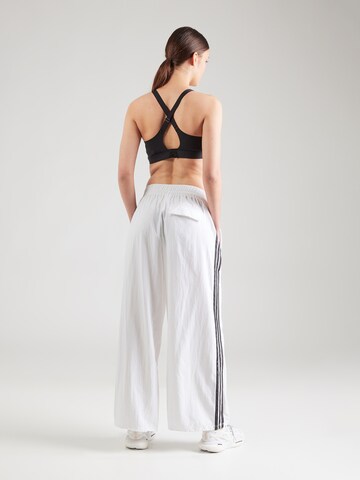 ADIDAS SPORTSWEAR Wide leg Παντελόνι φόρμας 'Essentials' σε λευκό