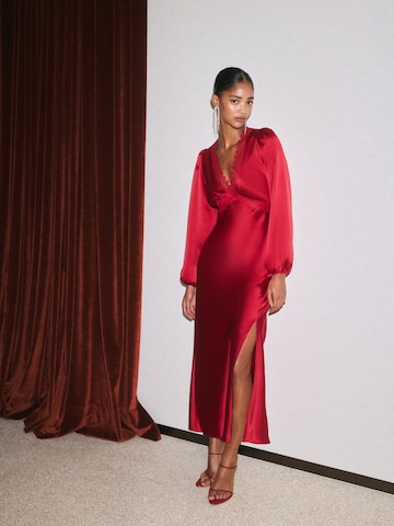 Friends Like These Kleid in Rot: Vorderseite