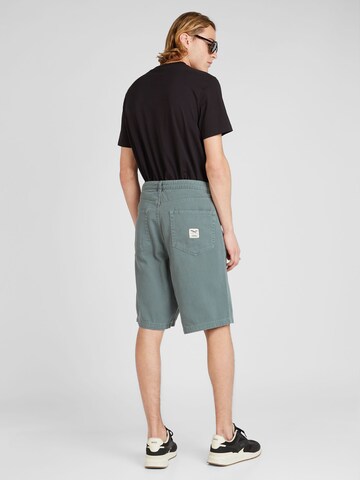 Iriedaily Regular Shorts 'Nanolo' in Grün