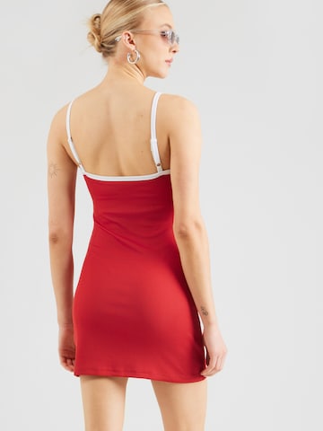 Jordan Šaty – červená: zadní strana