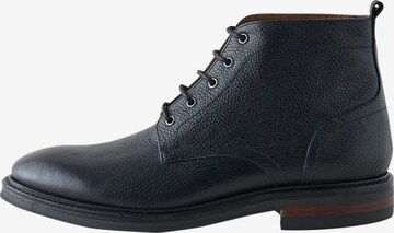 Next - Botas con cordones en negro: frente