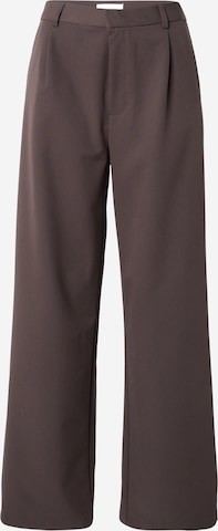 Wide leg Pantaloni con pieghe di BALMOHK in marrone: frontale