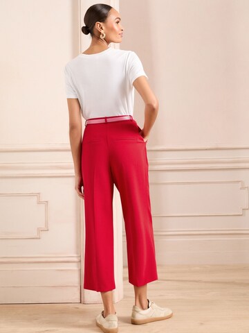 love & roses - Pierna ancha Pantalón de pinzas en rojo