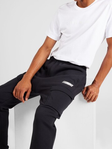 Effilé Pantalon cargo Nike Sportswear en noir