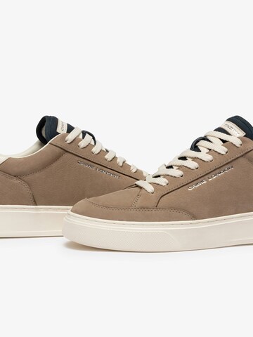 Sneaker bassa di Crime London in beige
