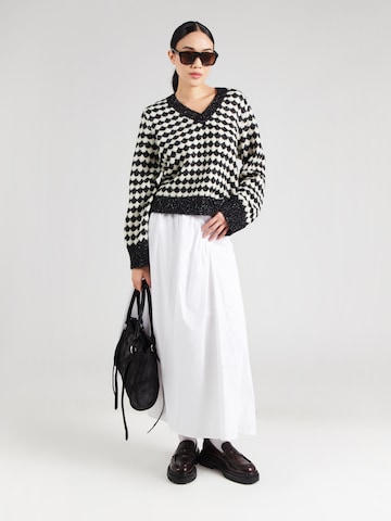 NÜMPH Svetr 'BILA' – černá