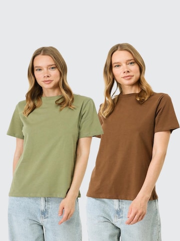 C&City T-Shirt in Braun: Vorderseite