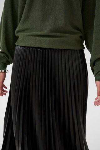 CULTURE Skirt in Black